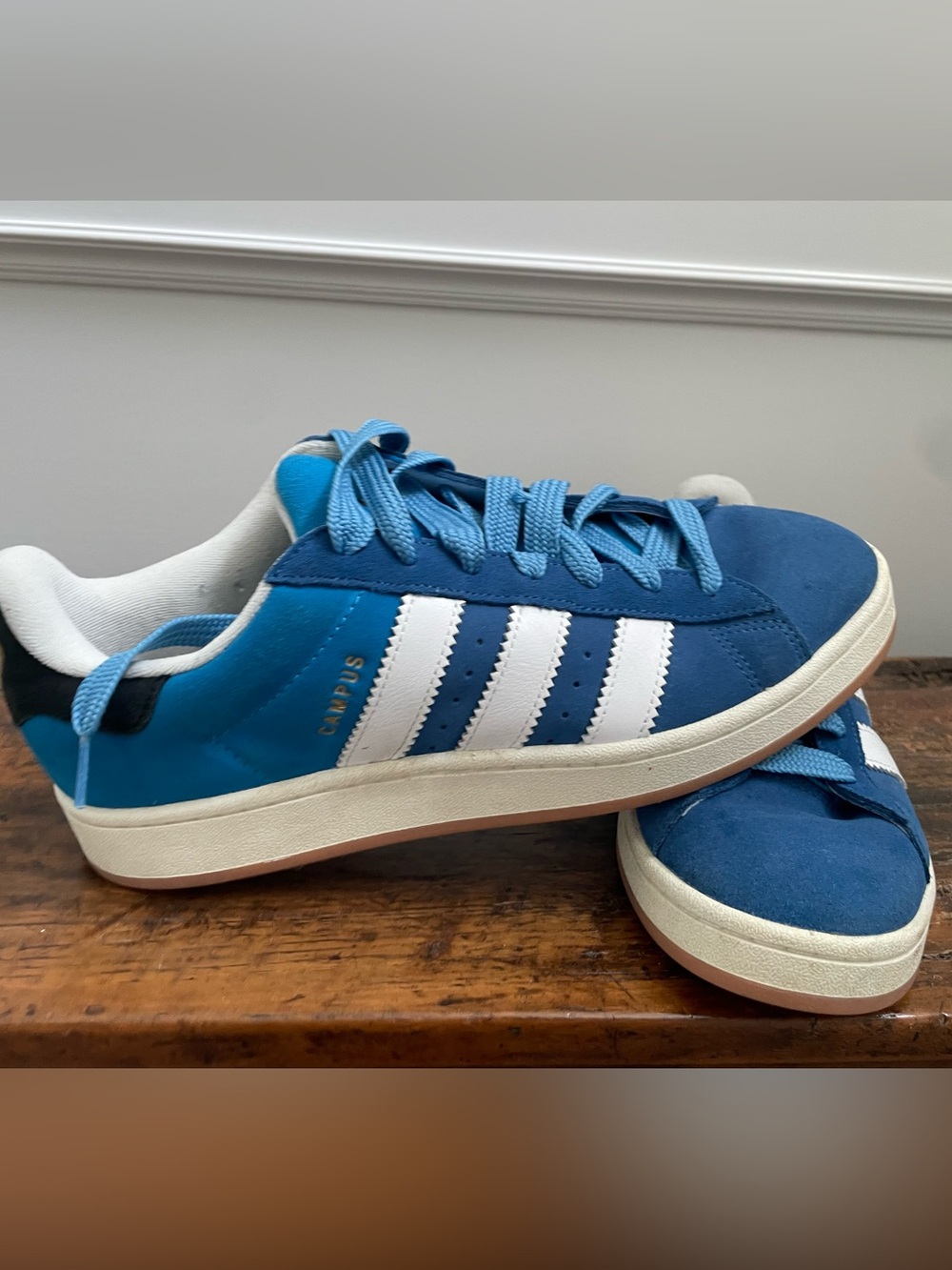Like new Adidas Campus Sneakers in Blue and White